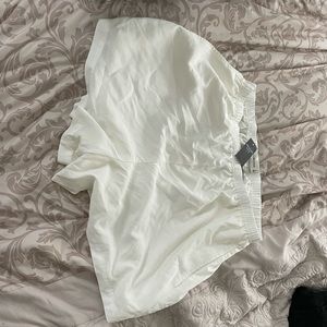 Abercrombie and Fitch white shorts size L with tags